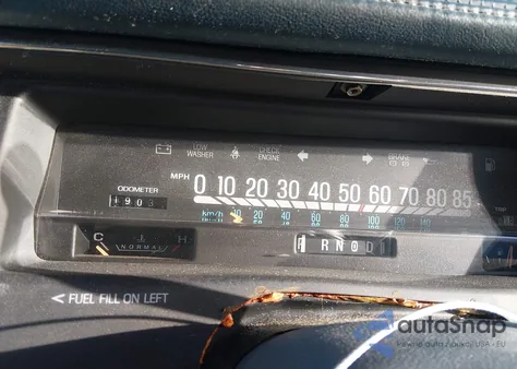 1991 Lincoln Town Car Executive z USA, uszkodzony, nr VIN 1LNCM81W0MY693285